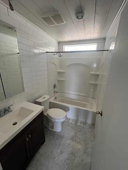 Building Photo - 3722 Upper Dam Dr