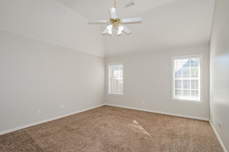 Building Photo - 5041 Thornebrook Cove