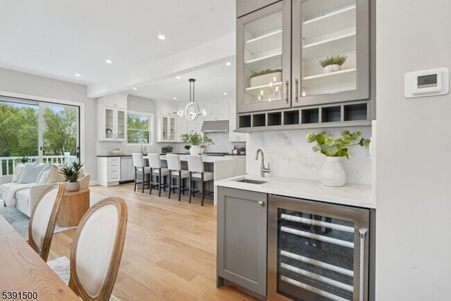 Building Photo - 15 Lake Rd