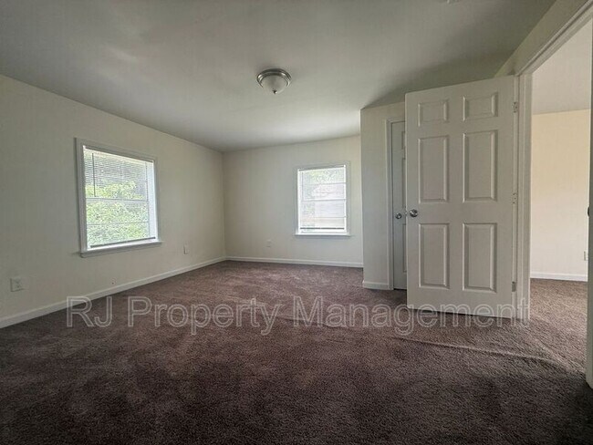 Building Photo - 3742 Berry Ln