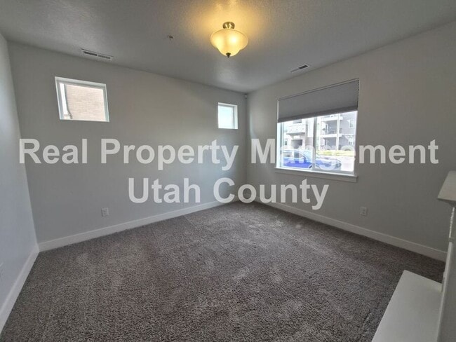 Building Photo - 3323 Hardman Way