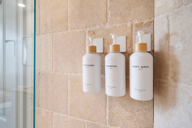 Building Photo - 514 N Birch Rd