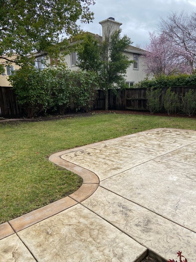 Building Photo - Folsom Parkway - 4 Bdrm, 3 bath