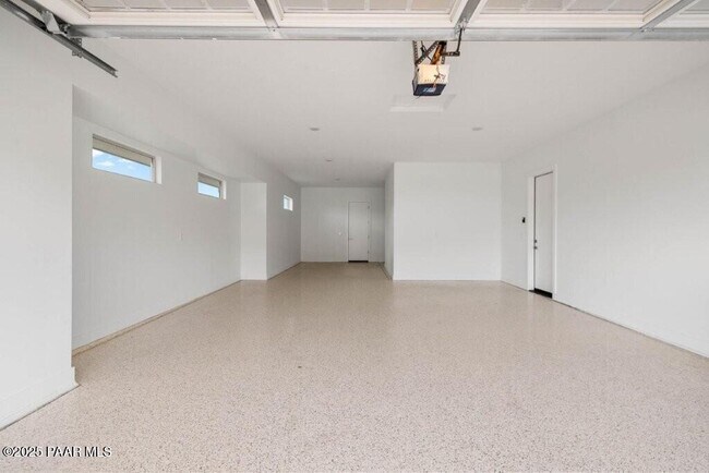 Building Photo - 1109 S Lakeview Dr