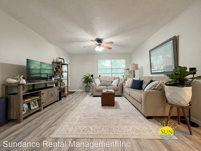 Building Photo - 3 br, 2 bath House - 611 Colonial Drive #8