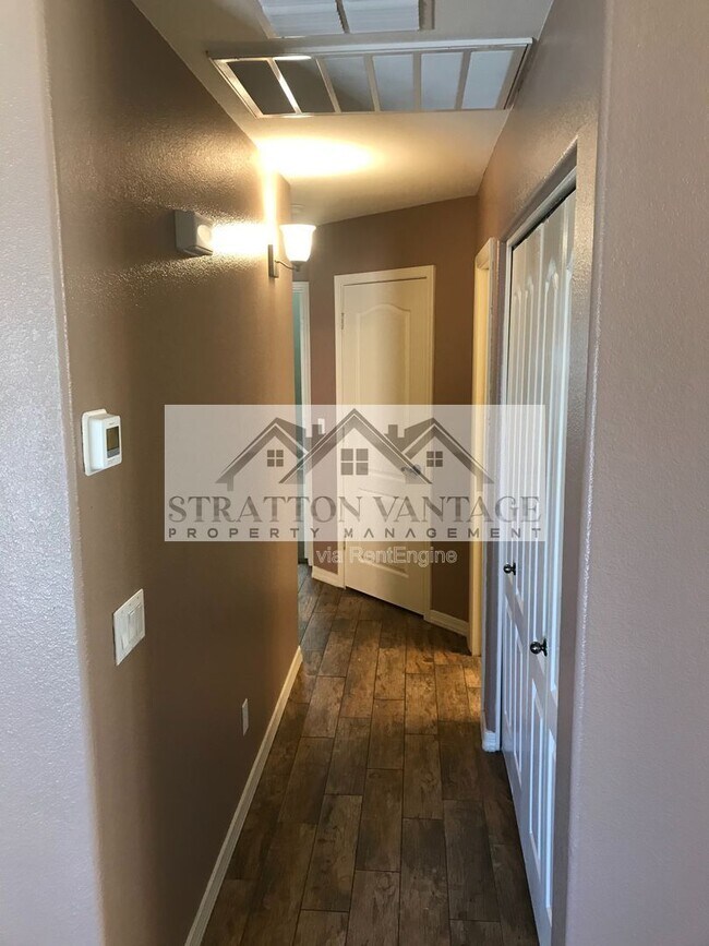 Building Photo - 42006 W Anne Ln