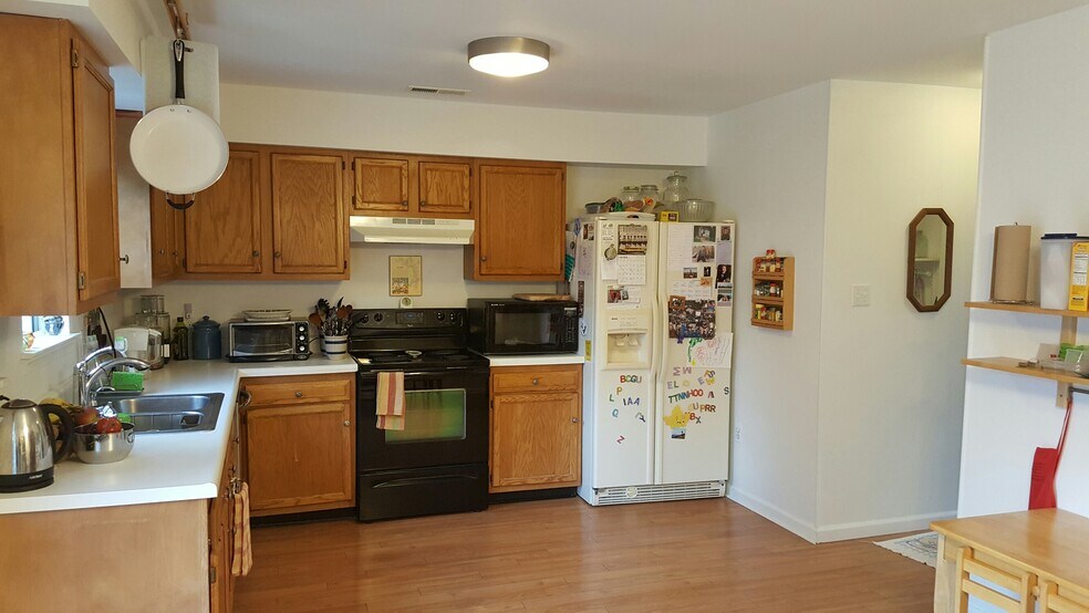 Updated Stove - 433 Riverside Ave