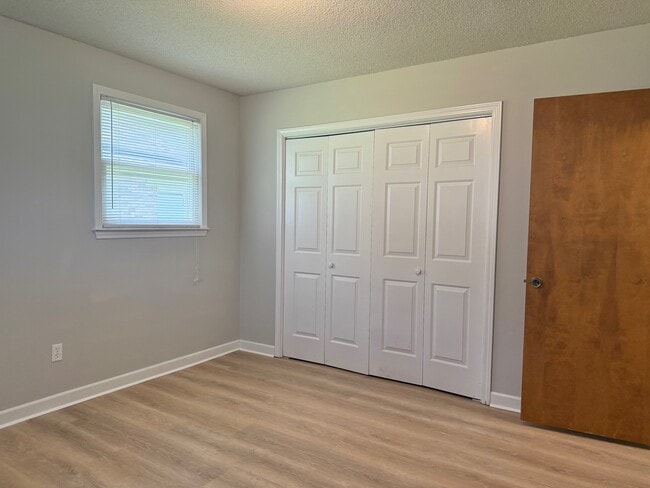 Building Photo - 1209 Furches Ave