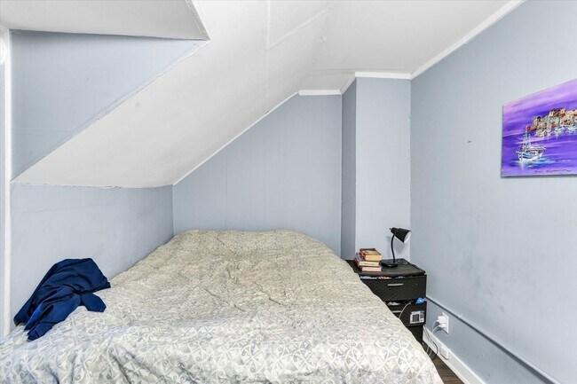 Building Photo - Beautifully Remodeled 1 Bedroom Located in a Historic Area near Campus, Downtown, Parks, and Dining