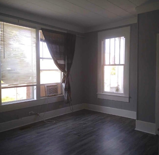 Building Photo - 212 S Bonner St