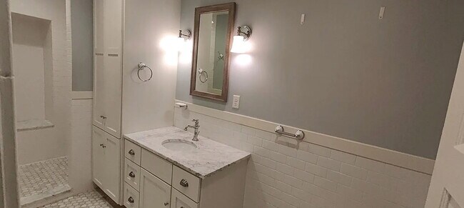 Building Photo - 1907 11th Ave S