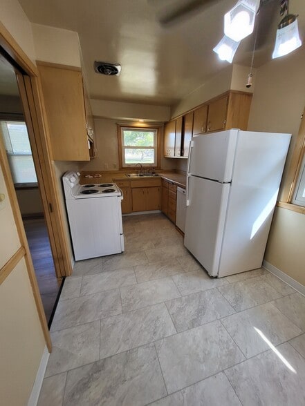 Kitchen-new stove, nice dishwasher and refriderator and flooring - 1411 S Duluth Ave