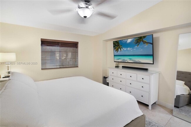 Building Photo - 6245 SW 47th Manor