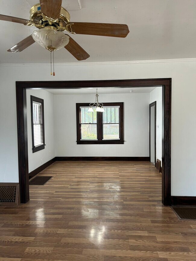 Building Photo - 1011 Maple Row