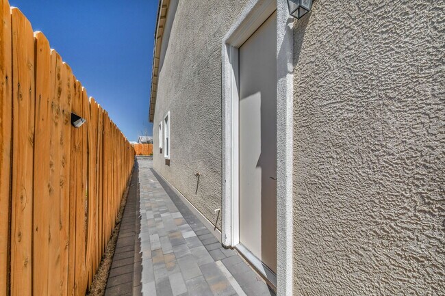 Building Photo - 9545 Hawkshead Rd
