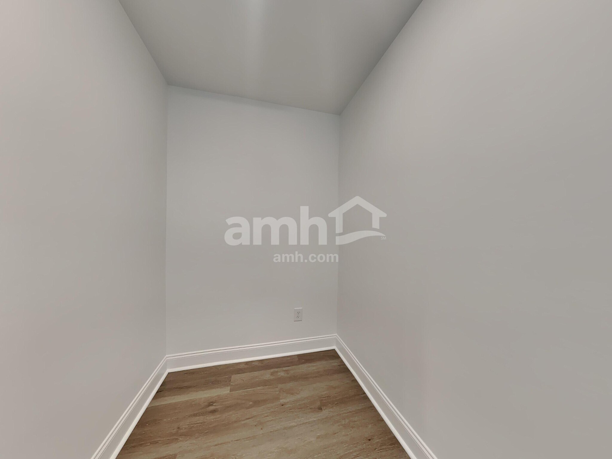 Building Photo - 5500 Front St