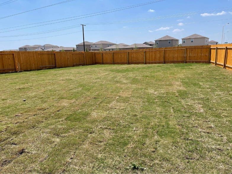 Building Photo - 704 Shoal Crk