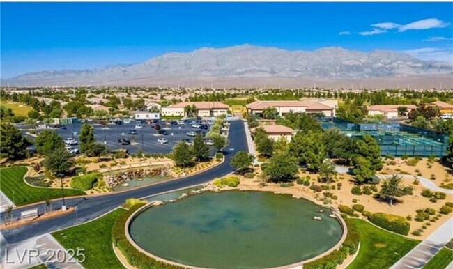Building Photo - Spacious & Bright 3-Bed Home in Desirable ...