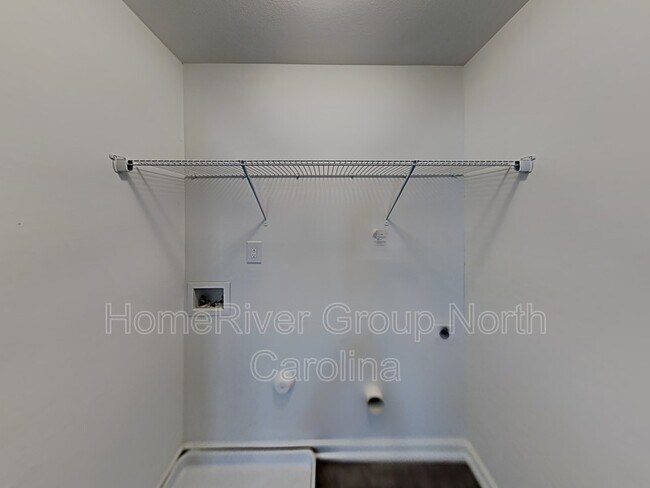 Building Photo - 3028 Desmond Woods Dr