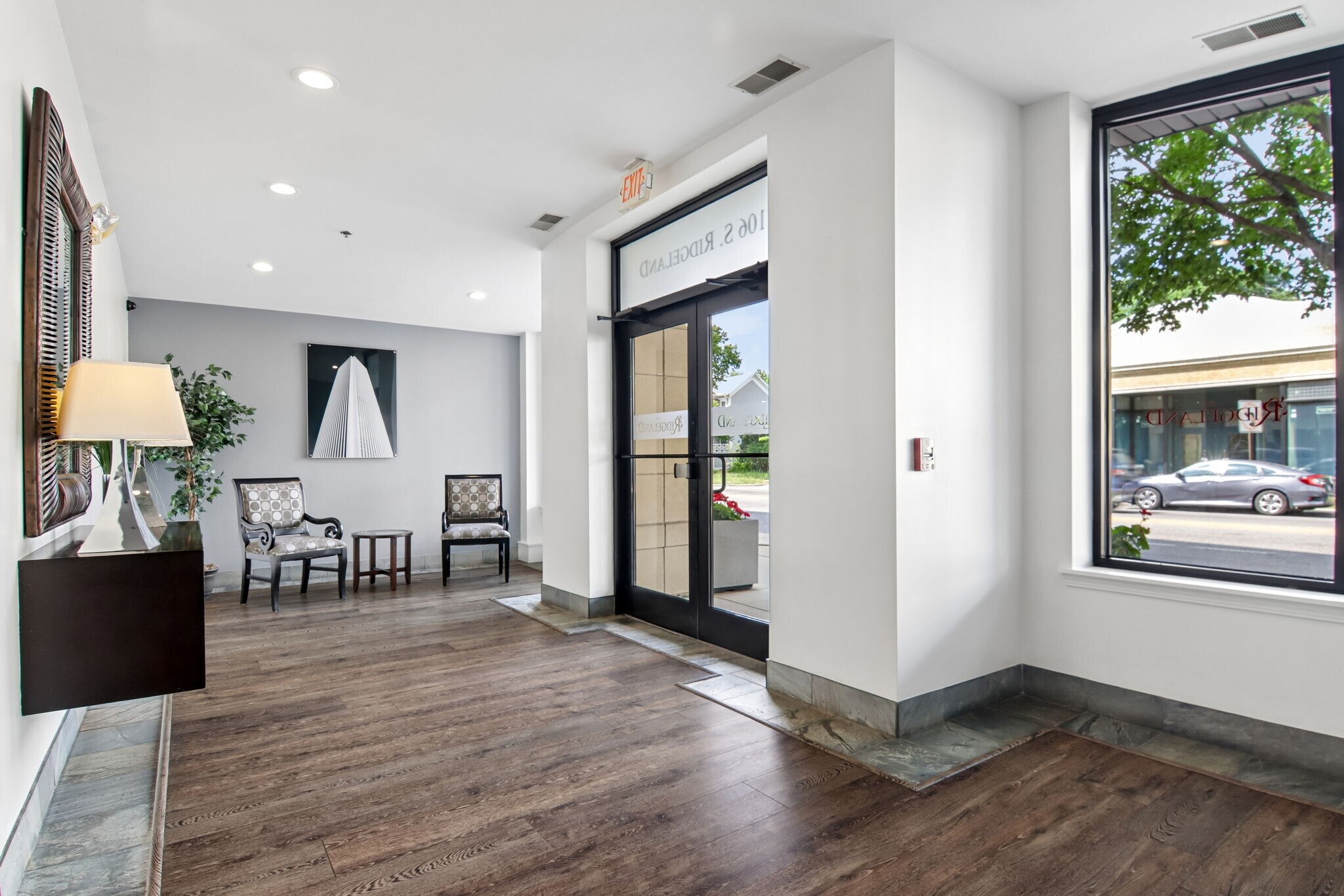 Building Photo - 106 S Ridgeland Ave