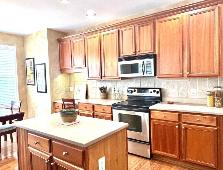 Building Photo - 1105 Goldenview Ct