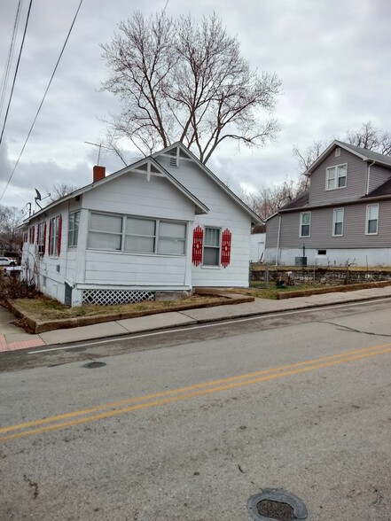 Building Photo - 402 Henry St