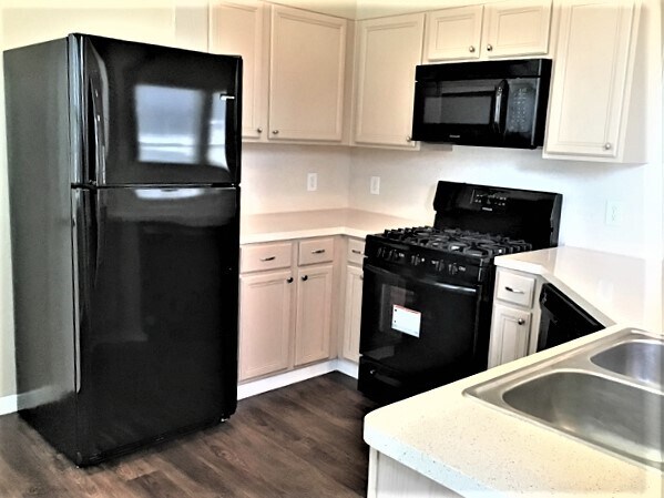 Building Photo - 3927 Dogwood Bough Ln