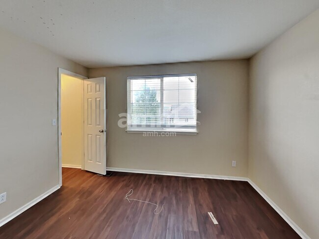 Building Photo - 651 Branding Iron Ln