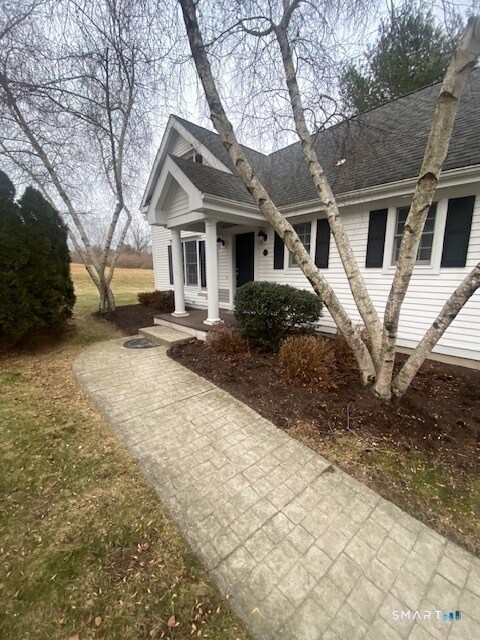 Building Photo - 11 Pinehurst Ln