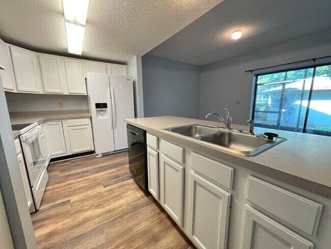 Building Photo - First floor 2BR/2BA Conquistador Condo