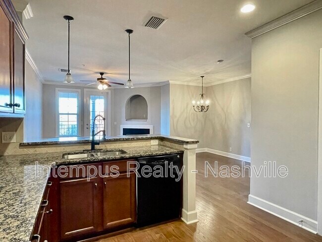 Building Photo - 307 Seven Springs Way