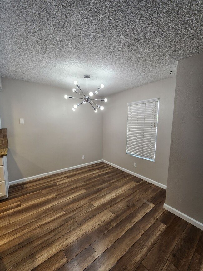 Building Photo - Royal Homes Two Story Condo Designer Quality