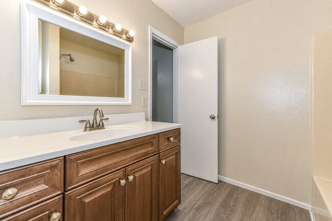 Building Photo - 1224 Westway Cir