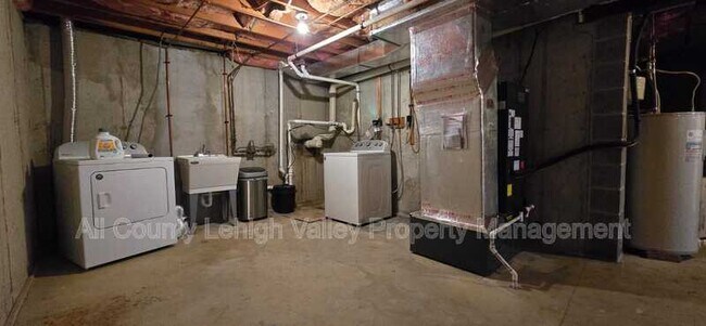 Building Photo - 5634 Grace Ave