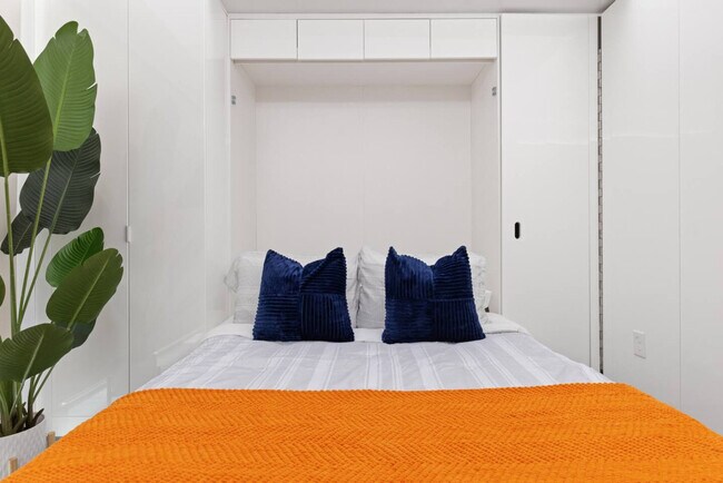 Building Photo - 12607 Larchmere Blvd