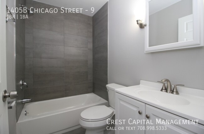 Building Photo - 1405 E Chicago St