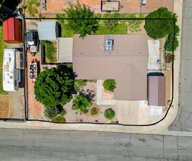 Building Photo - Great Spring Hill Estates Home!