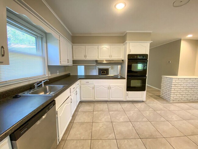 Building Photo - Large 3 bedroom 2 bath home in Whitehaven recently renovated