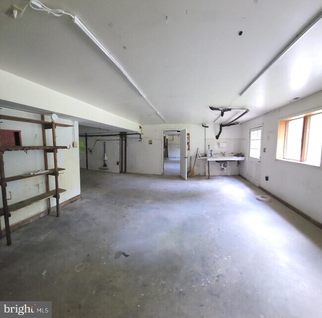 Building Photo - 5412 River Rd