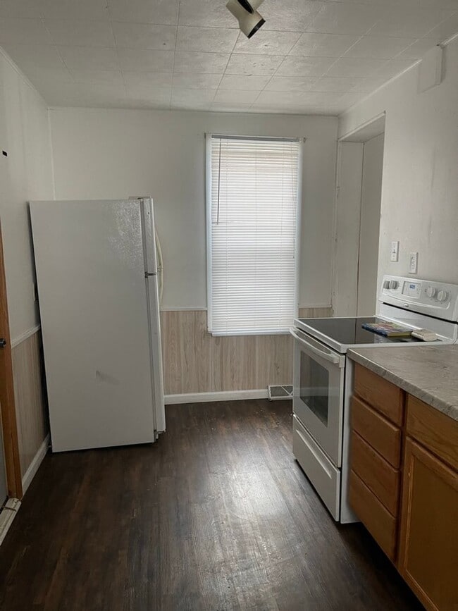 Building Photo - Click the “Apply Now” button or email wapmrentals@gmail.com for a prompt response.