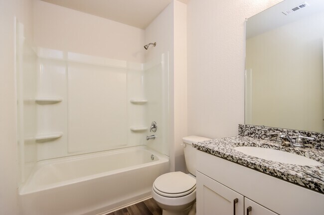 Building Photo - 15720 Del Norte Dr