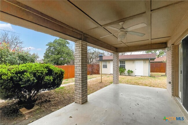 Building Photo - 1108 Houston St