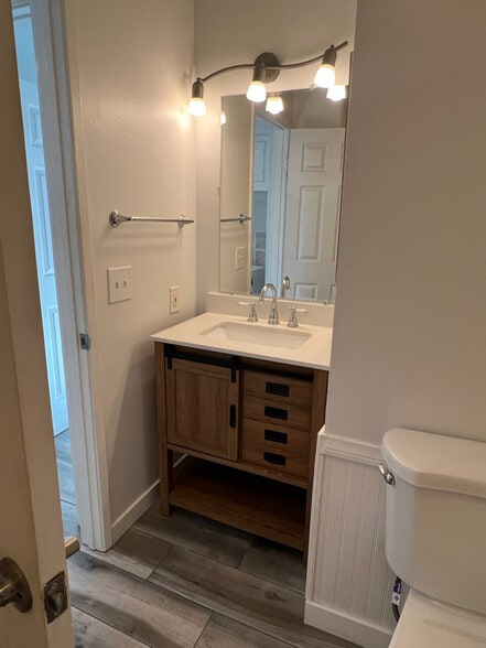 Building Photo - 832 13th St