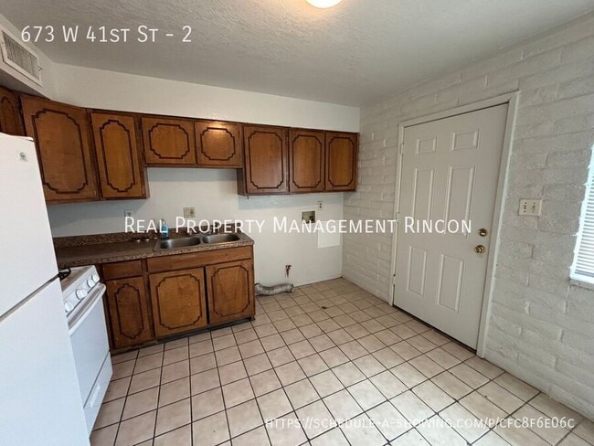 Building Photo - 673 W 41st St