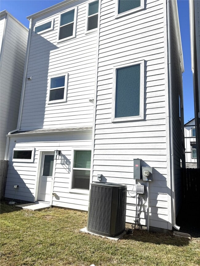 Building Photo - 5338 Donovan Gdns Ln