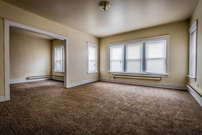 Building Photo - 10425-10429 S Vernon Ave