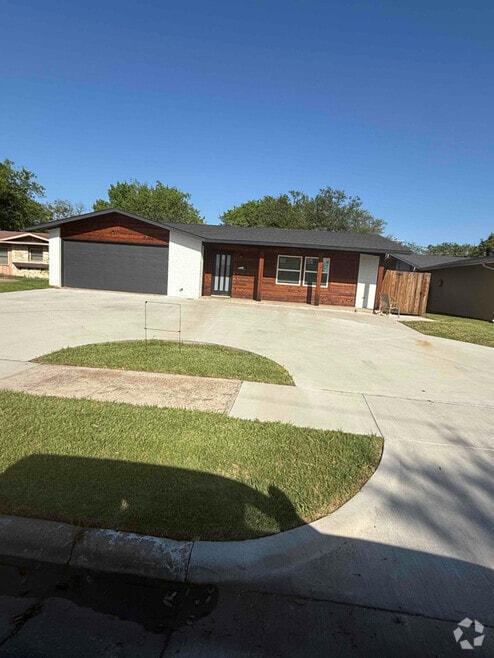 Building Photo - 11930 High Valley Dr
