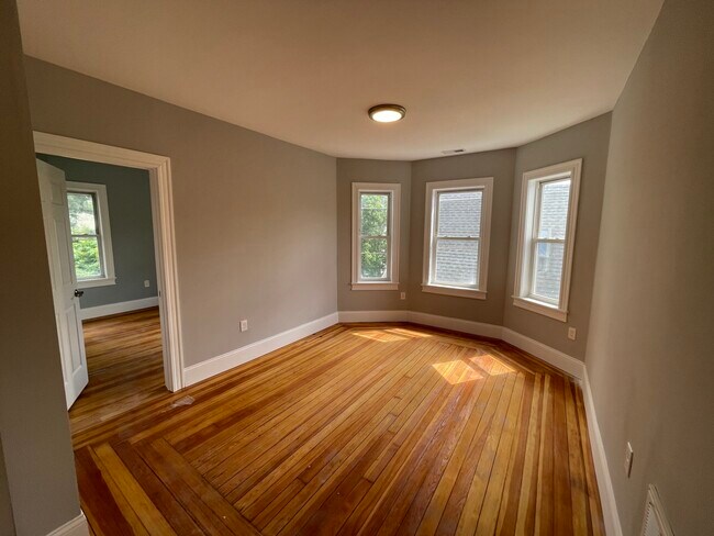 Building Photo - 33 Hancock St