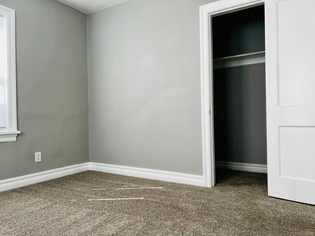 Building Photo - Beautifully Updated 2BD 1BA Corner Lot Hom...