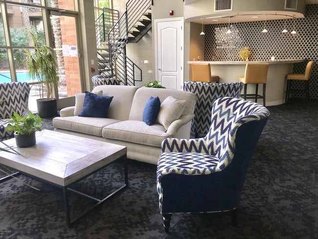 Building Photo - 1701 E Colter St